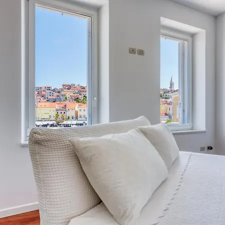 The Perfect View Penthouse Design Apt. - Happy